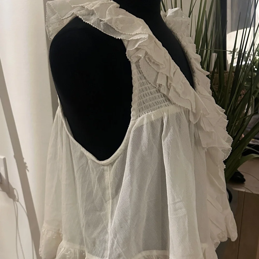 BNWT Anthropologie Sheer Ruffle Elegant Cream Ruffled Sleeveless Top - L - Picture 11 of 16